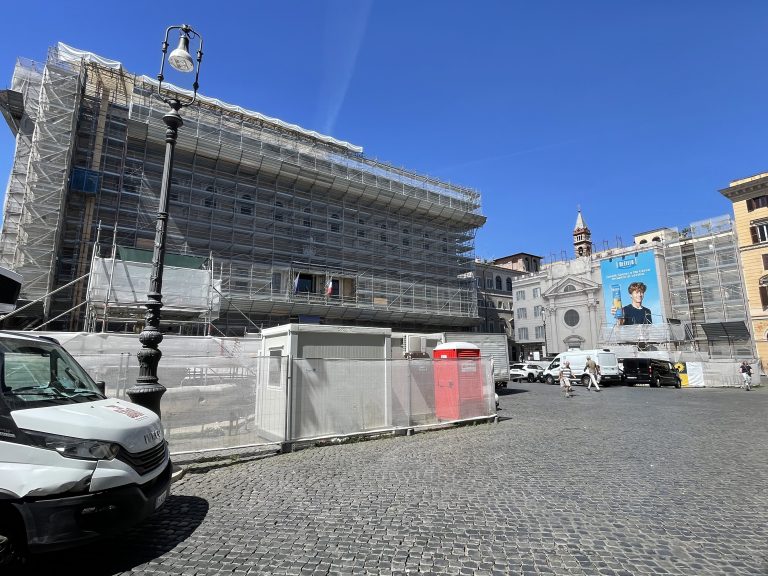 Ponteggi Professionali di TSA Ponteggi per il Palazzo Farnese Ambasciata di Francia